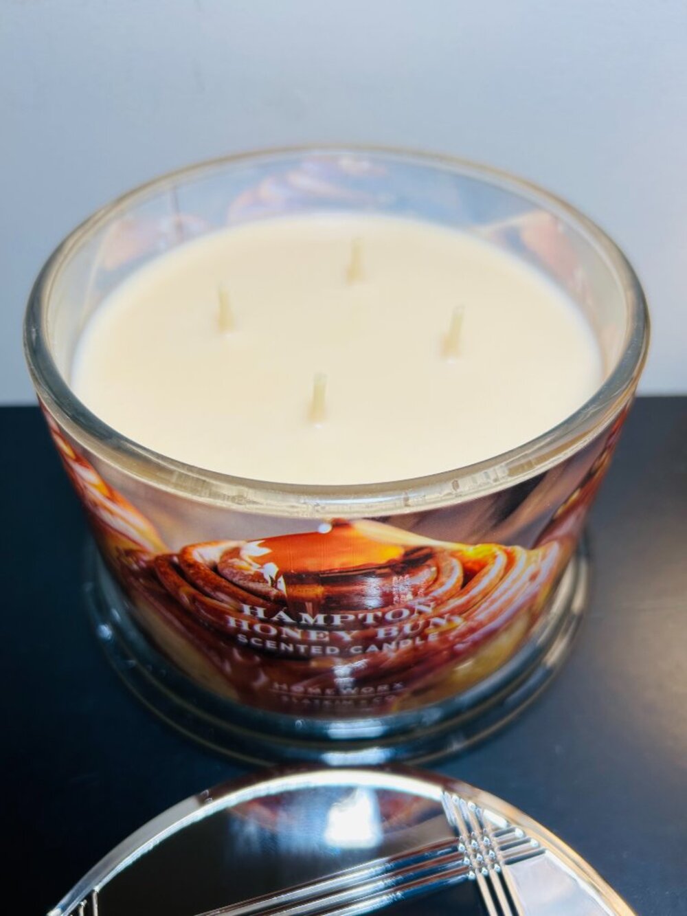 HomeWorx by Slatkin Hampton Honey Bun 4-Wick 18oz Candle NEW - Picture 3 of 4